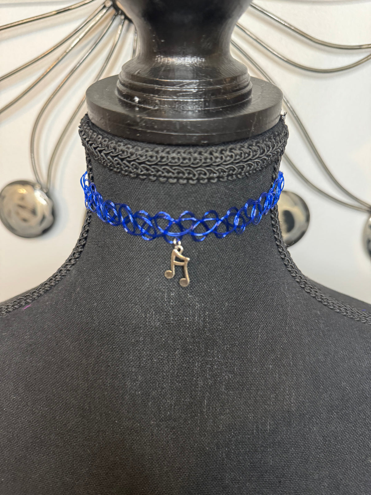 ROYAL BLUE MUSIC NOTE CHOKER