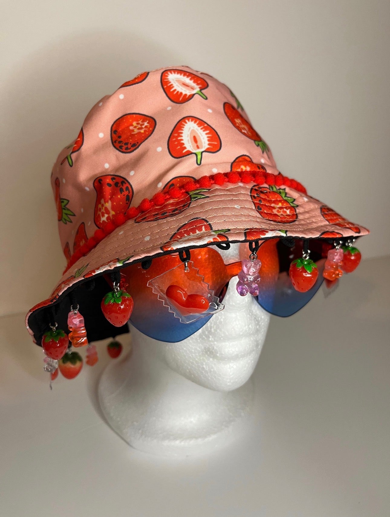 STRAWBERRY FIELDS BUCKET HAT