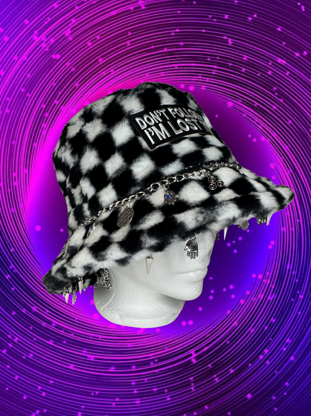 I’M LOST CHECKERED FURRY BUCKET HAT