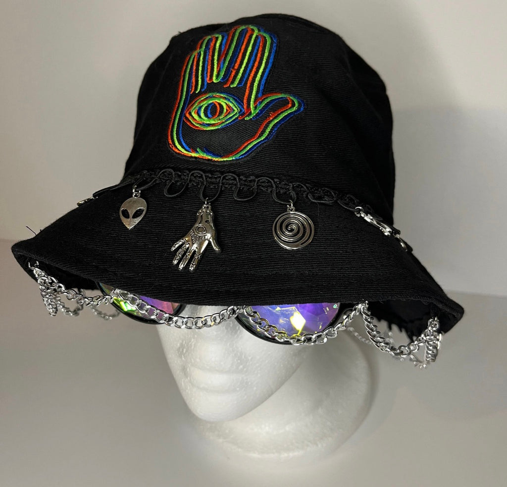 SPACE MOM CHAINS BUCKET HAT