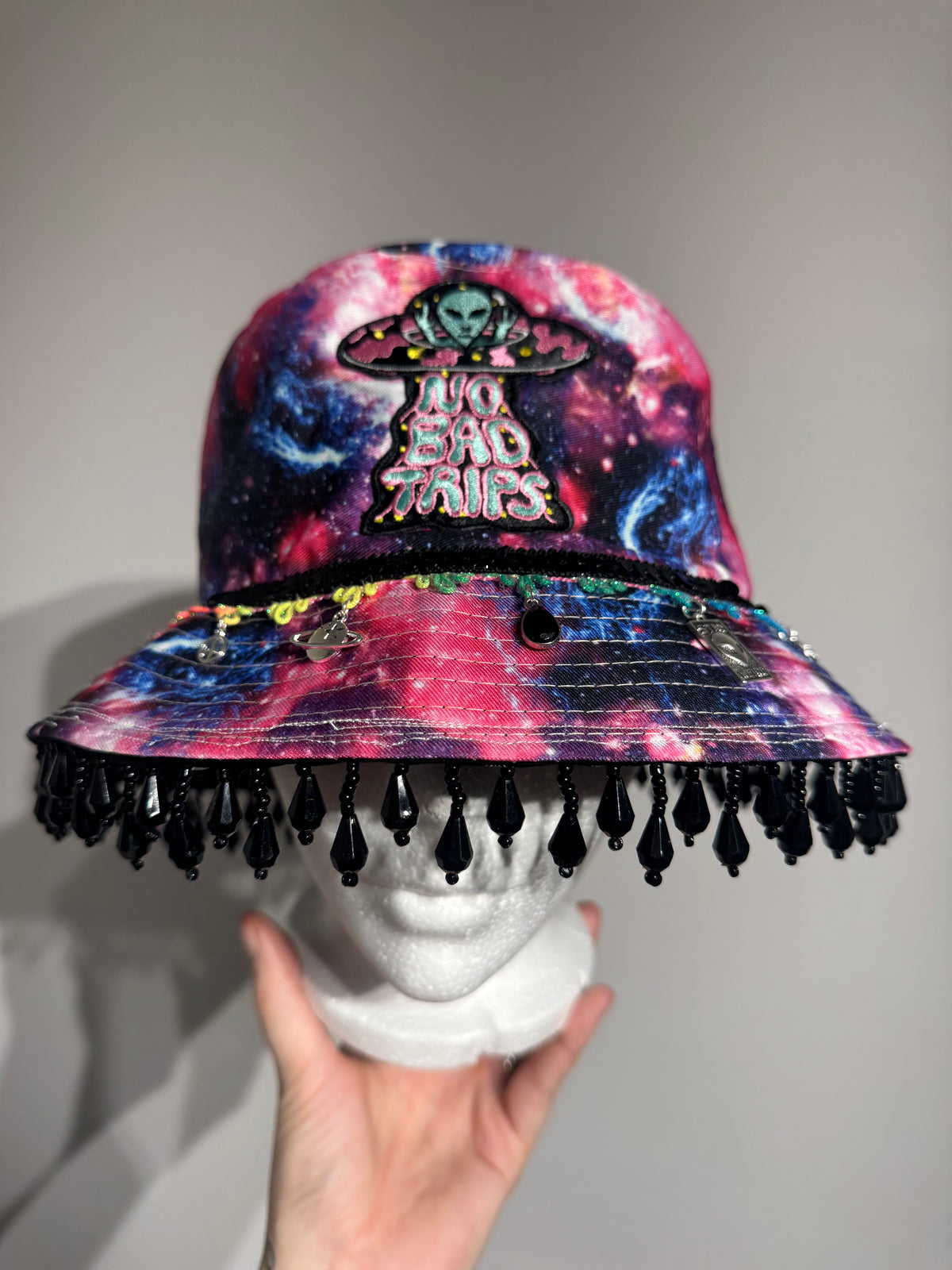 NO BAD TRIPS GALAXY BUCKET HAT