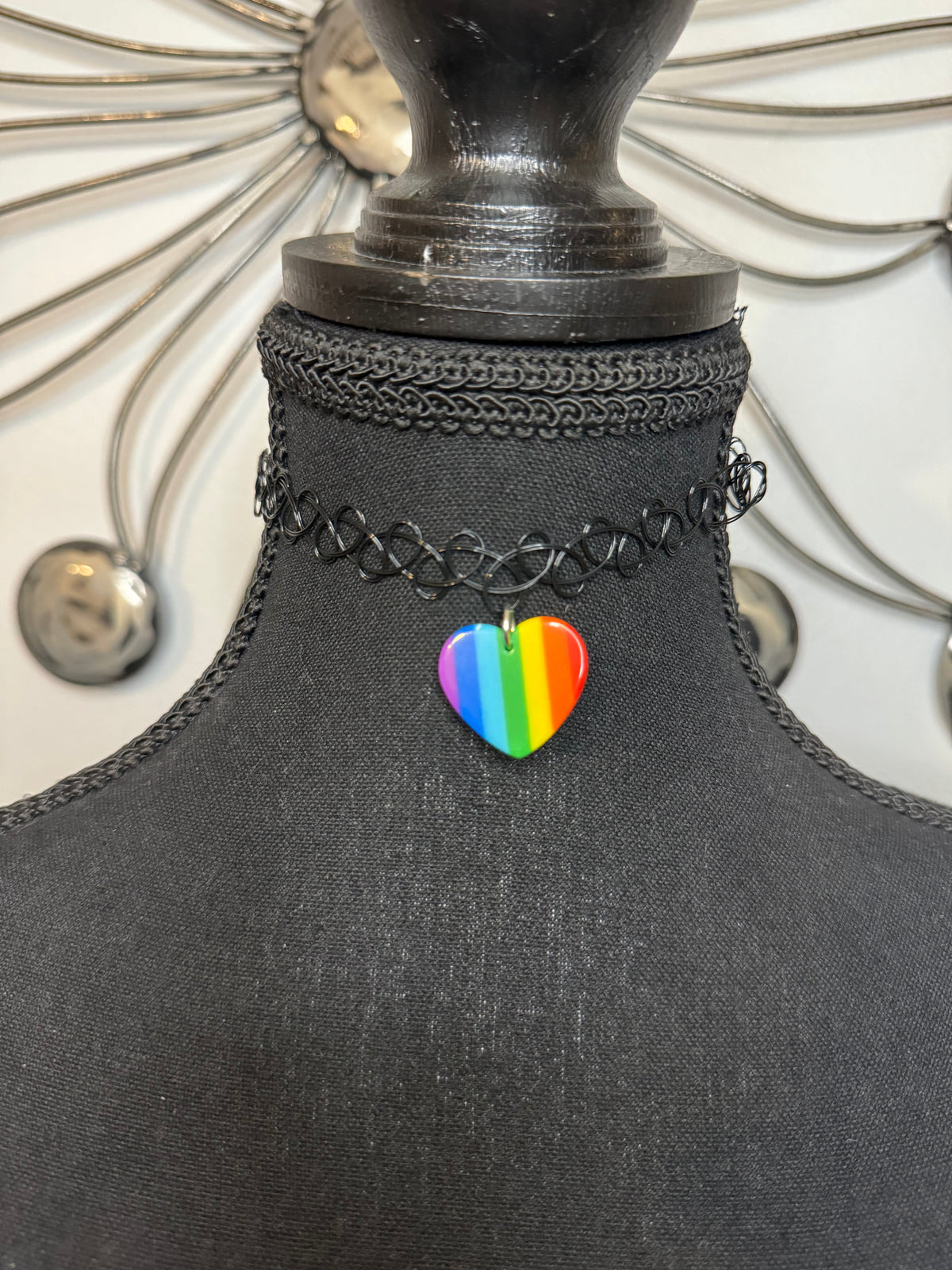RAINBOW HEART CHOKER