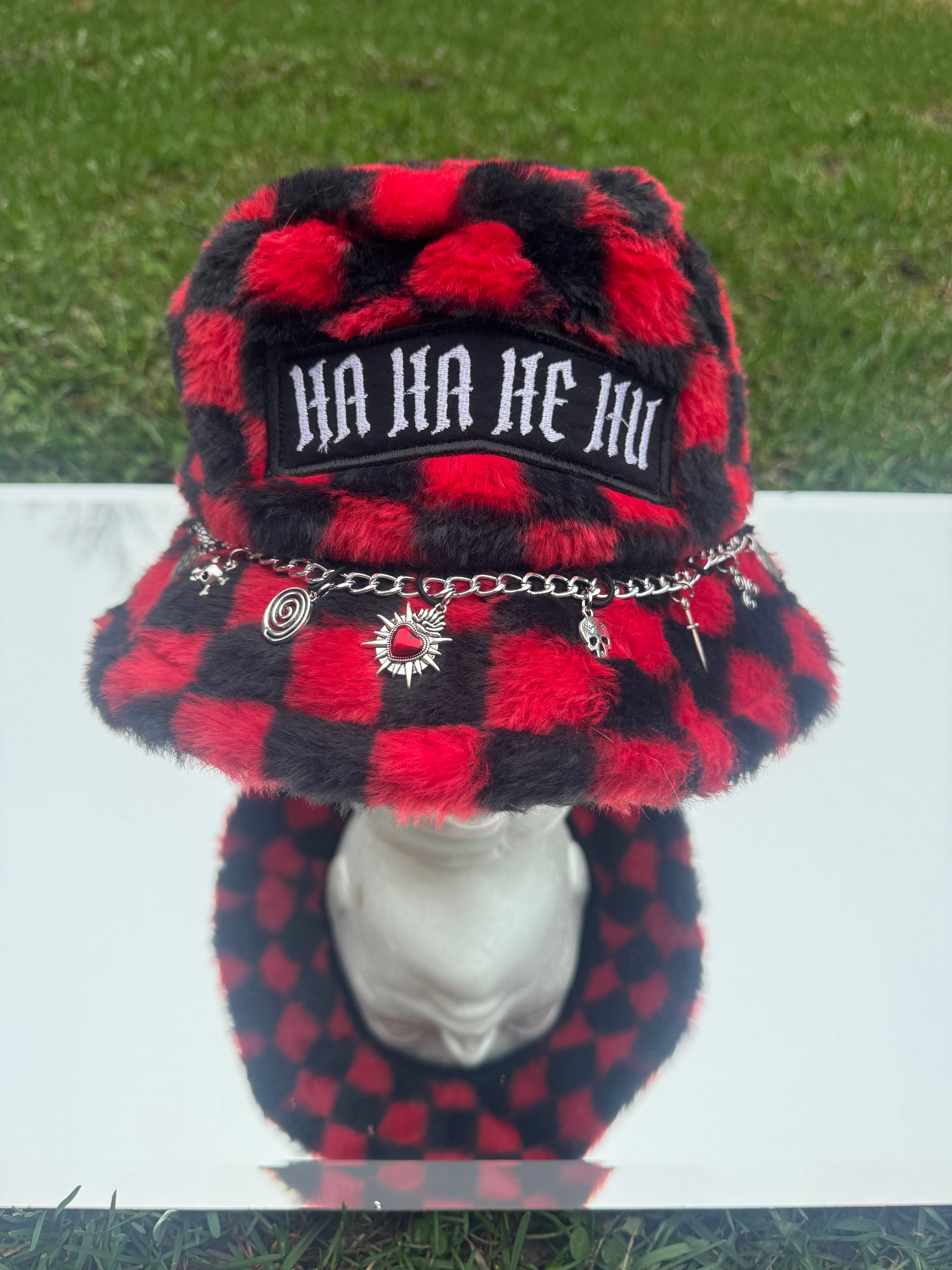 CHECKERED HAHAHEHU BUCKET HAT