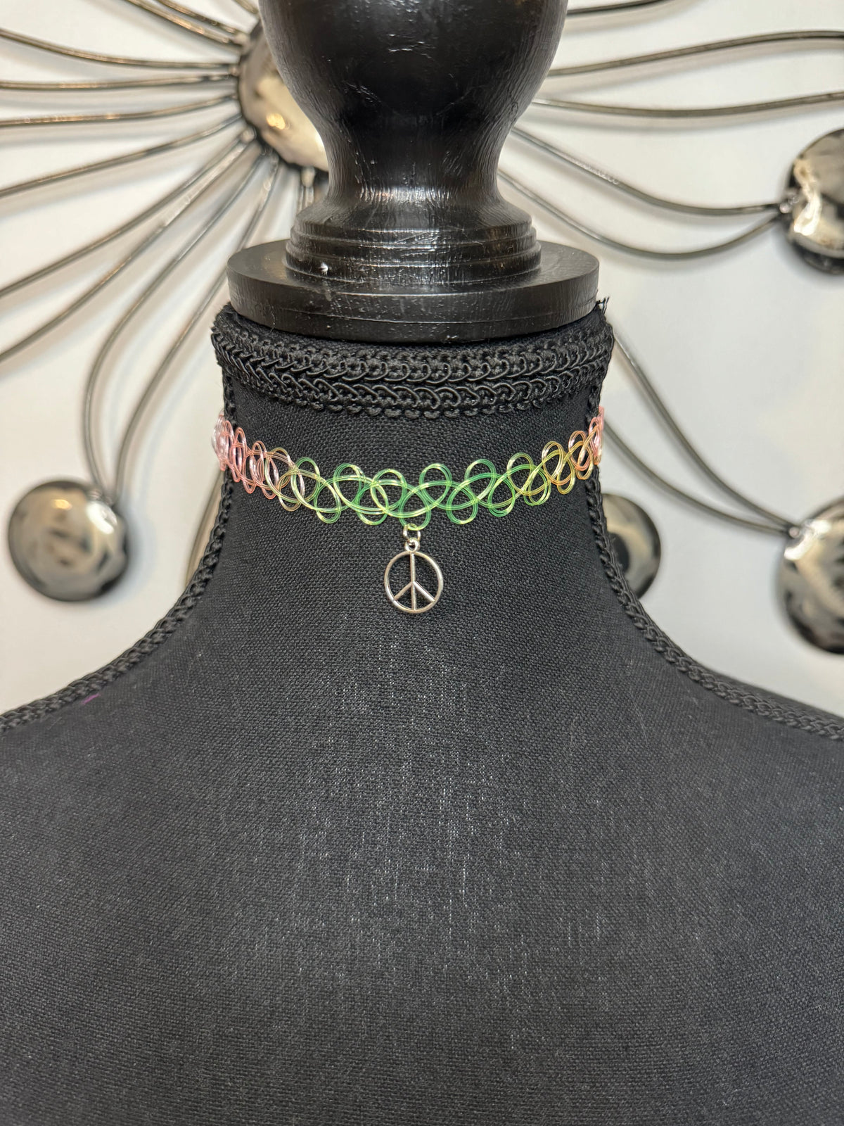PEACE RAINBOW CHOKER