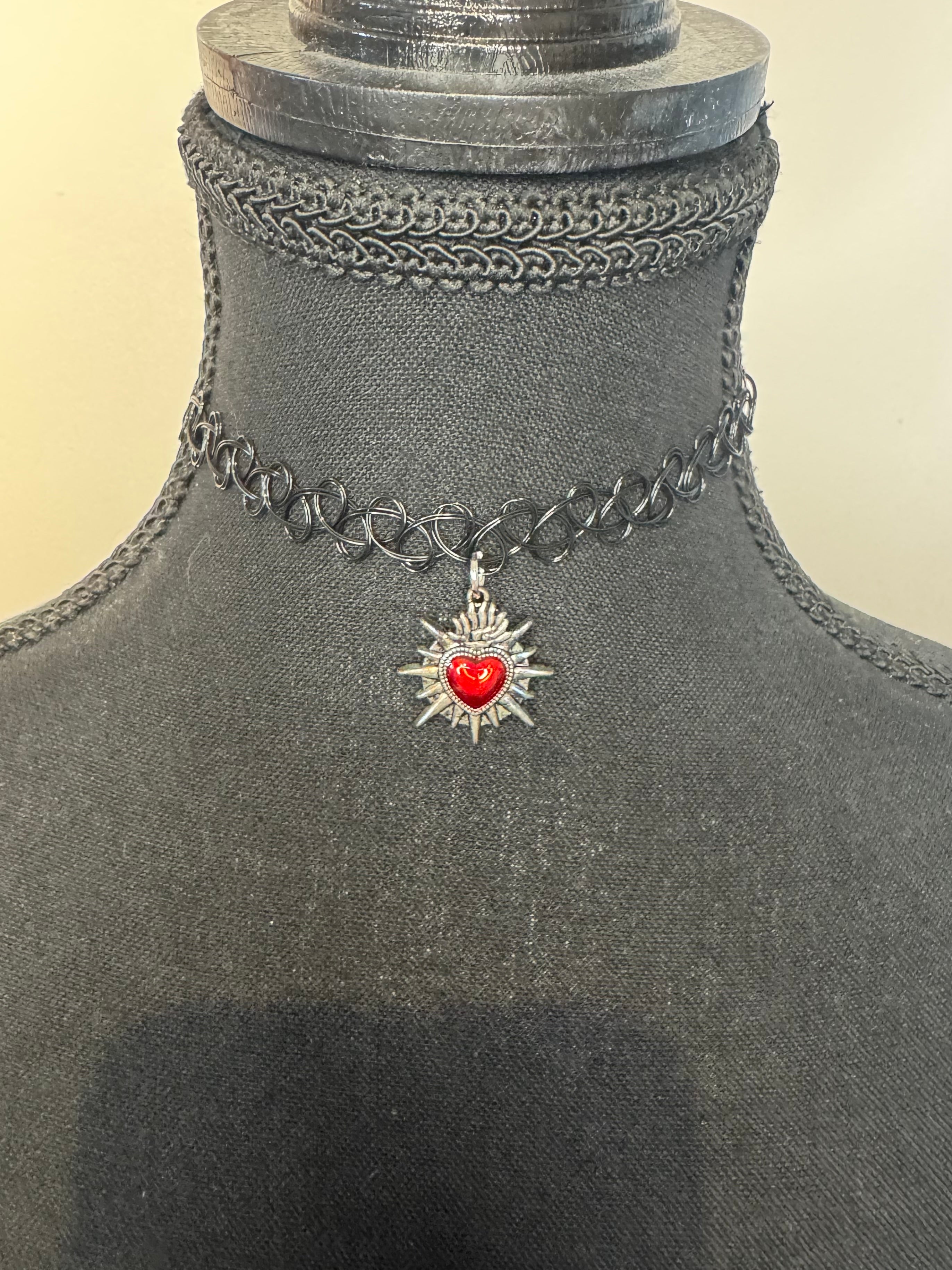 THORN HEART CHOKER