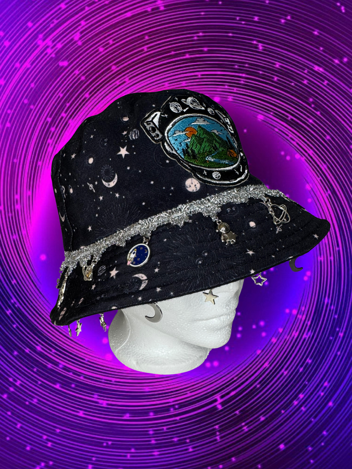 ASTRONAUT SPACED OUT BUCKET HAT