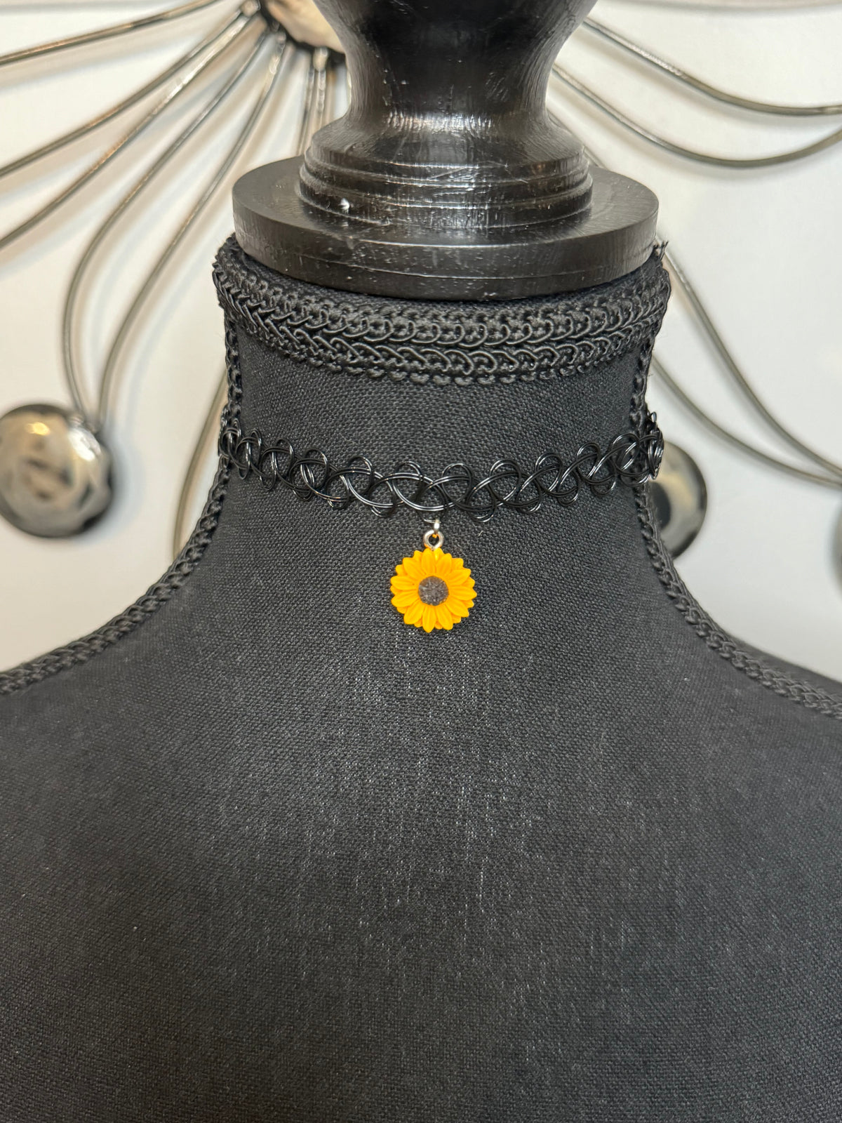 MINI SUNFLOWER CHOKER