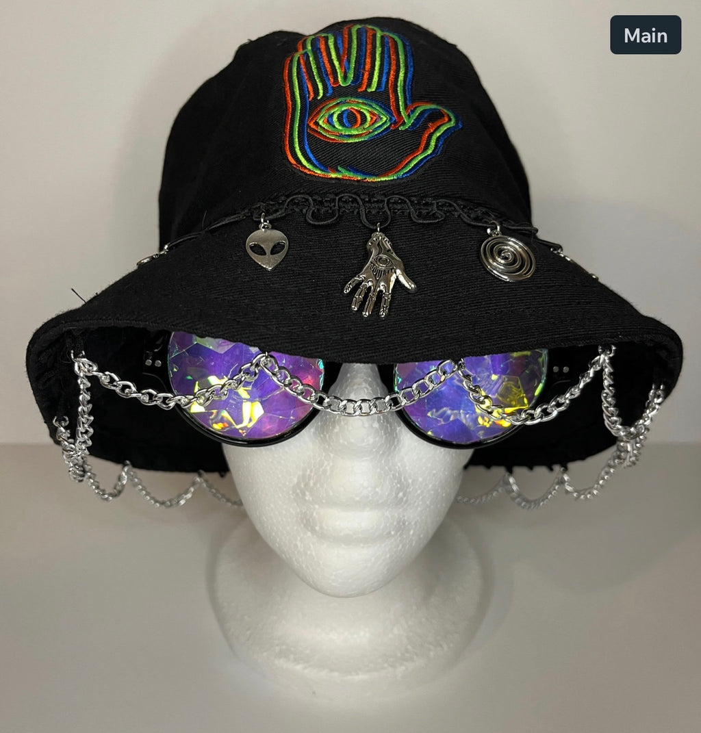 SPACE MOM CHAINS BUCKET HAT