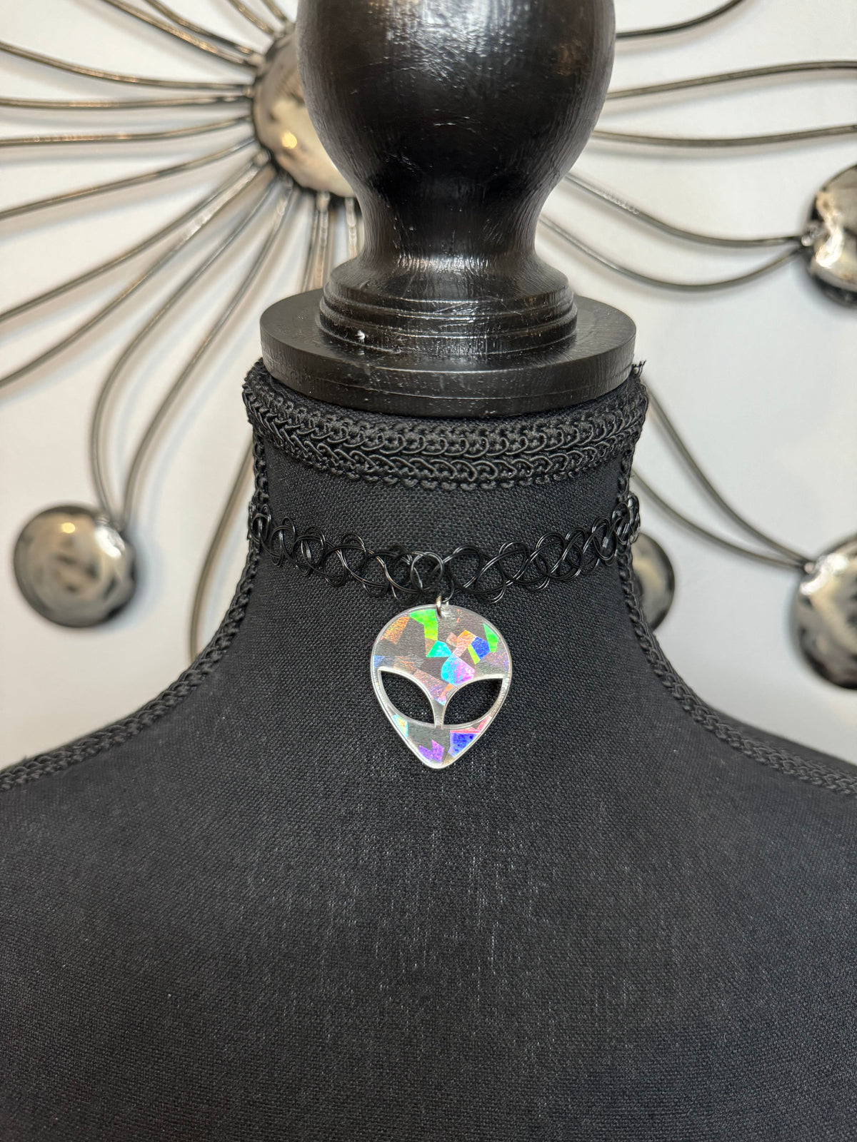 HOLOGRAPHIC ALIEN CHOKER