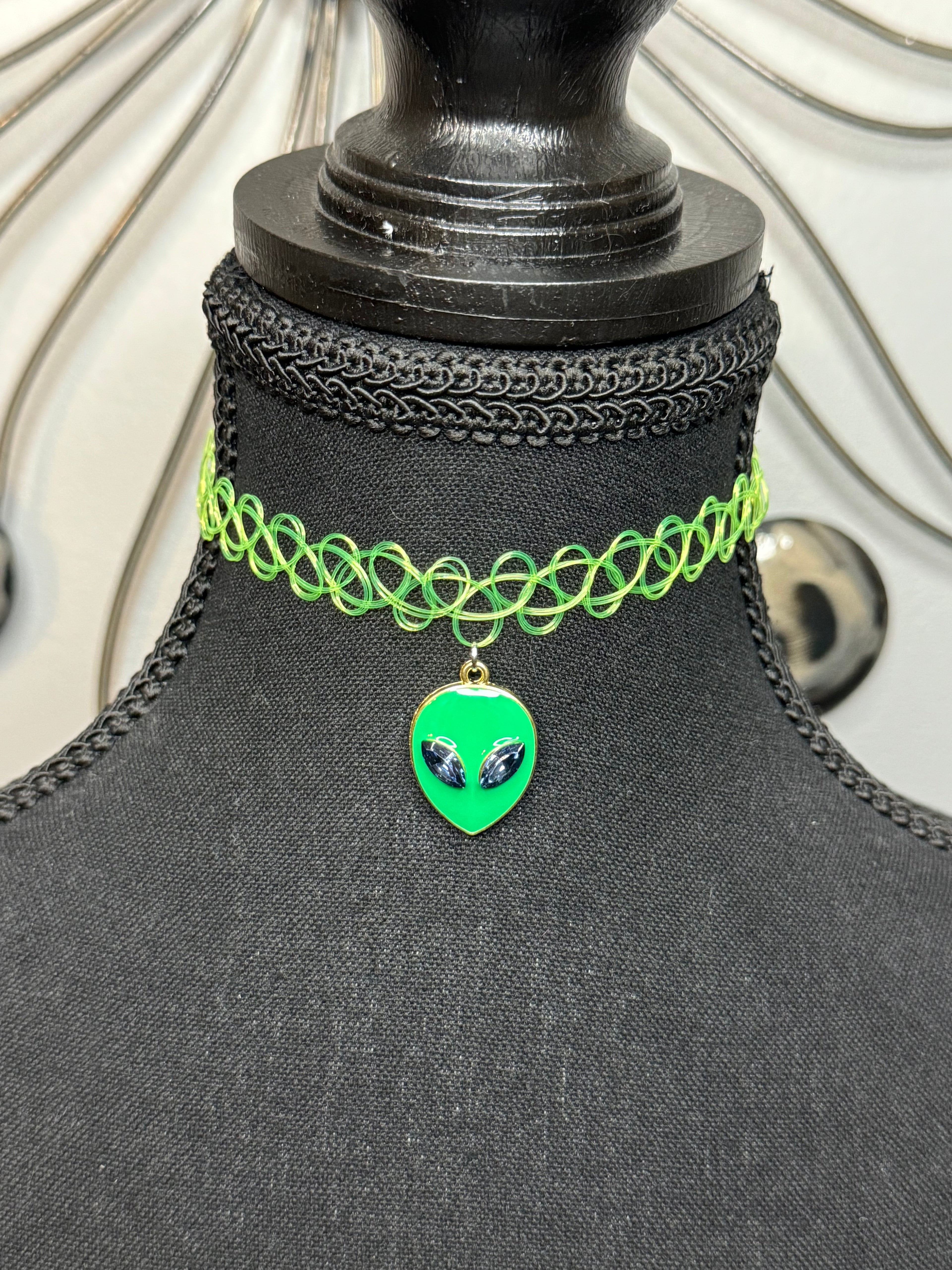 ALIEN GREEN CHOKER