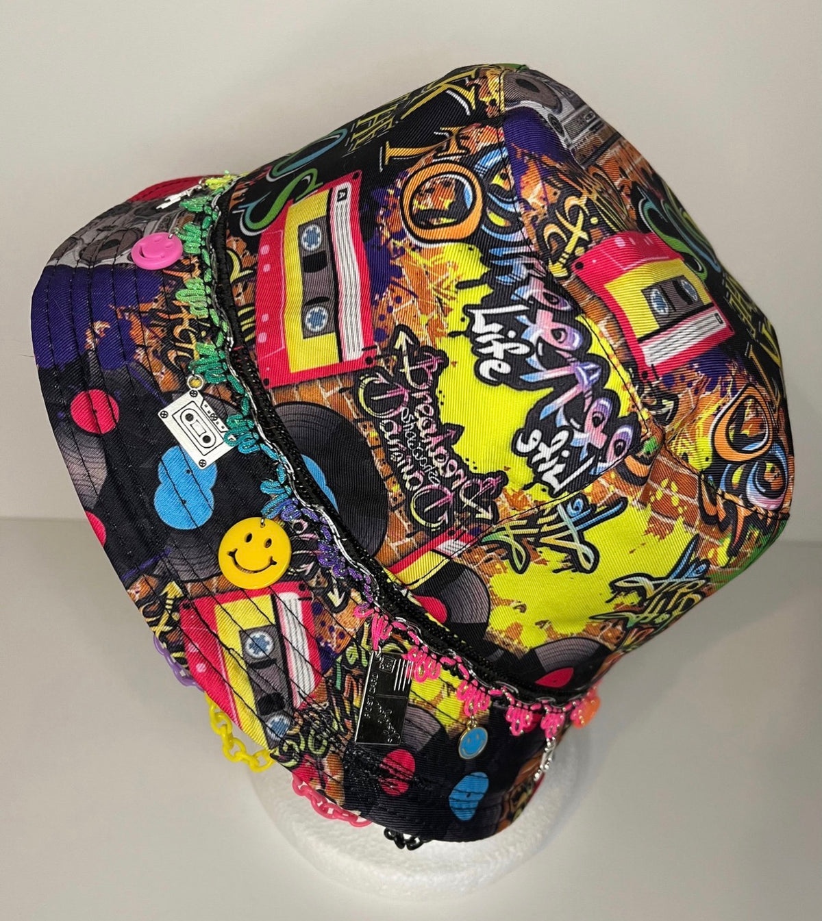 THE 90’S VIBES BUCKET HAT
