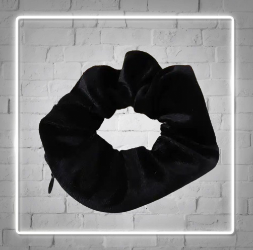 BLACK POCKET SCRUNCHIE