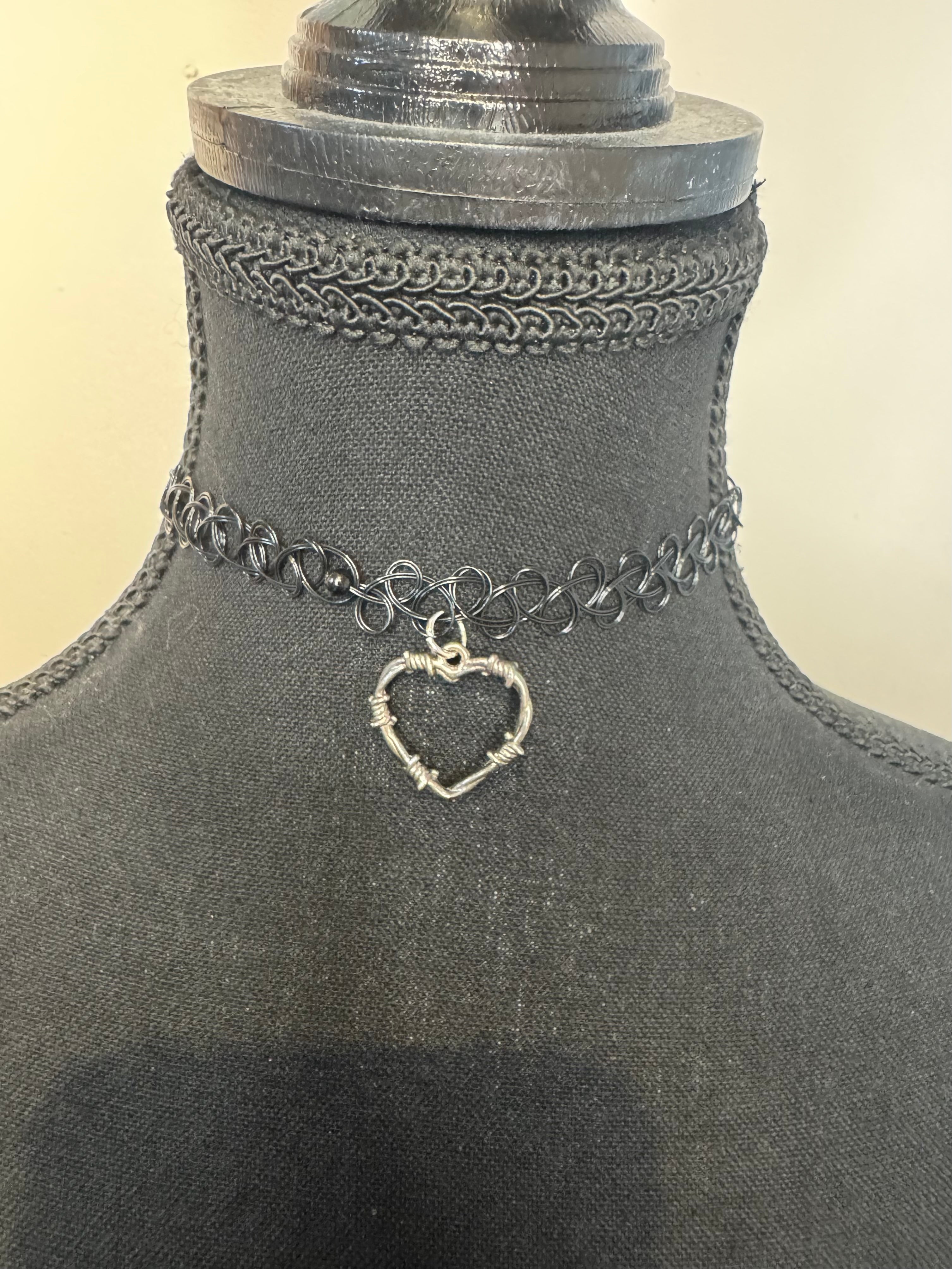 BARBED WIRE HEART CHOKER