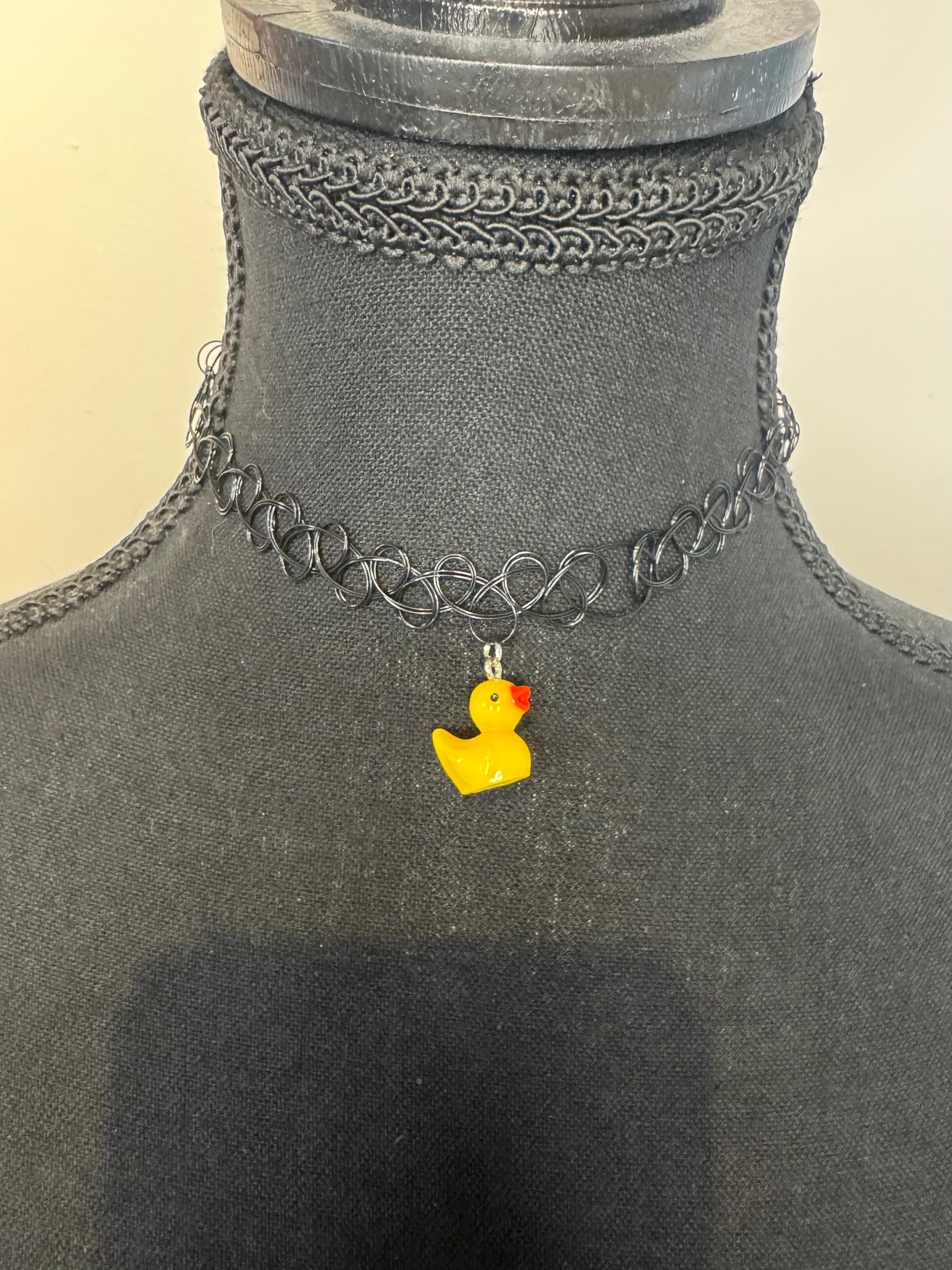 DUCKIE CHOKER