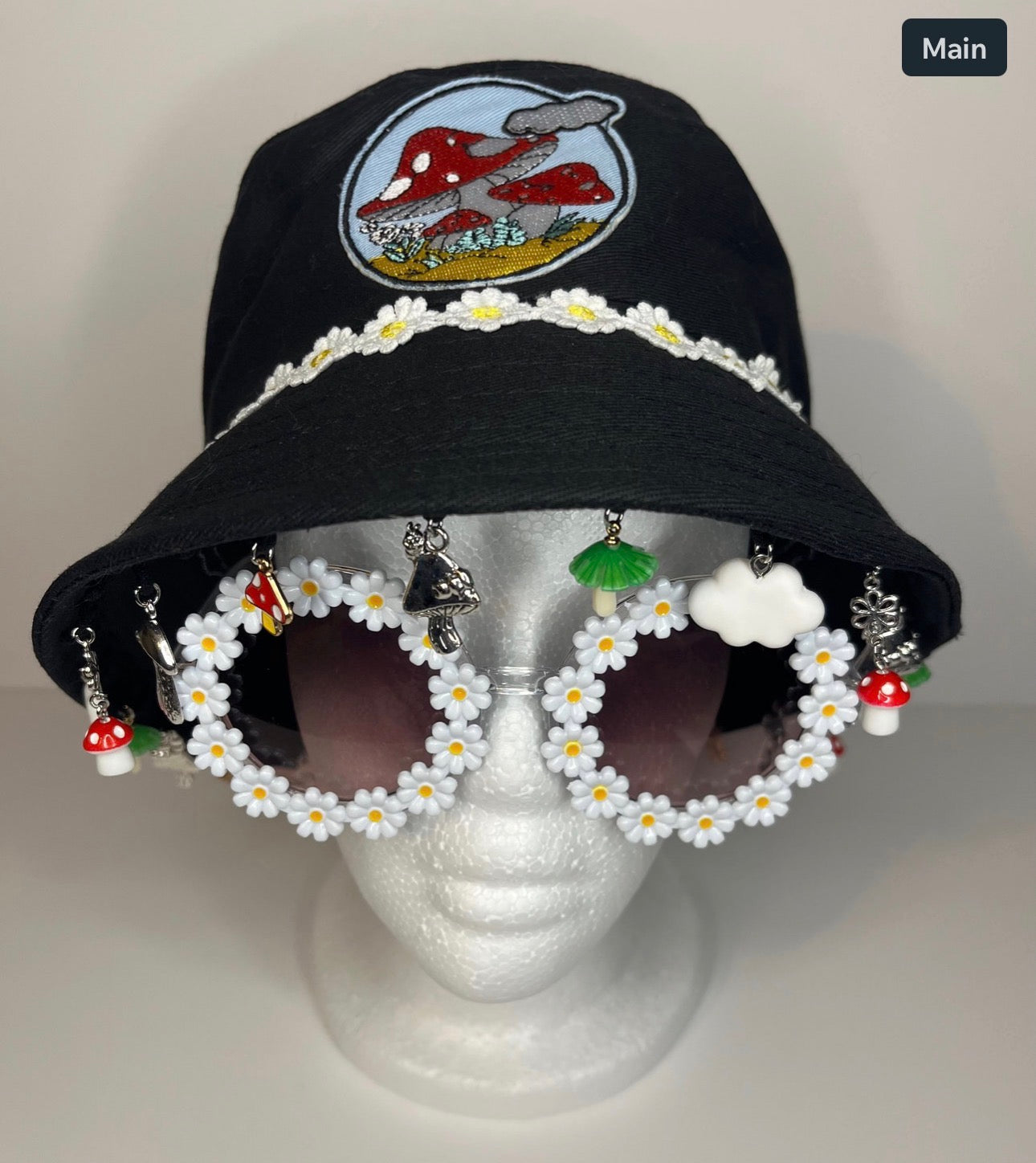 MUSHROOM DAISIES BUCKET HAT