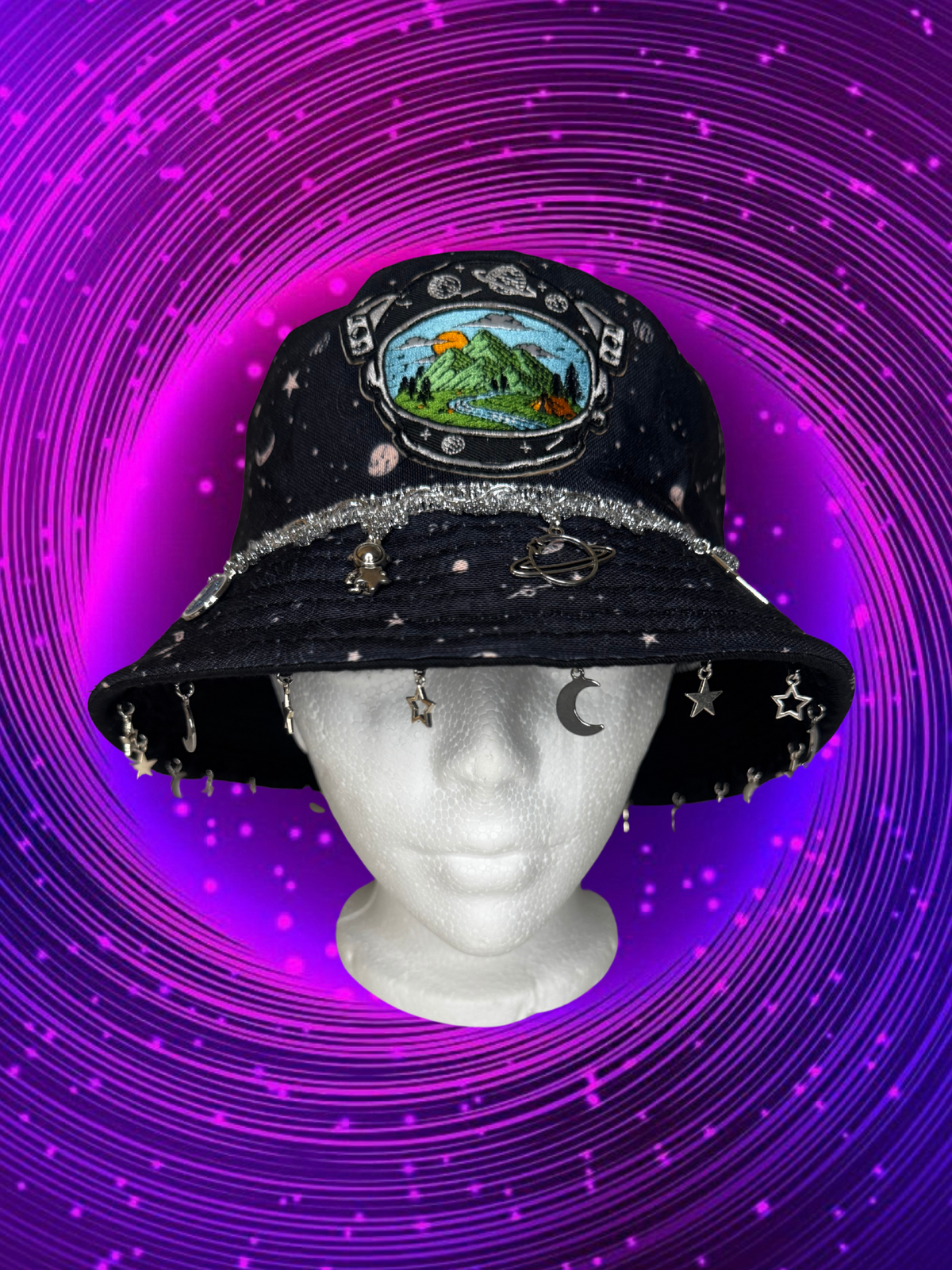 ASTRONAUT SPACED OUT BUCKET HAT