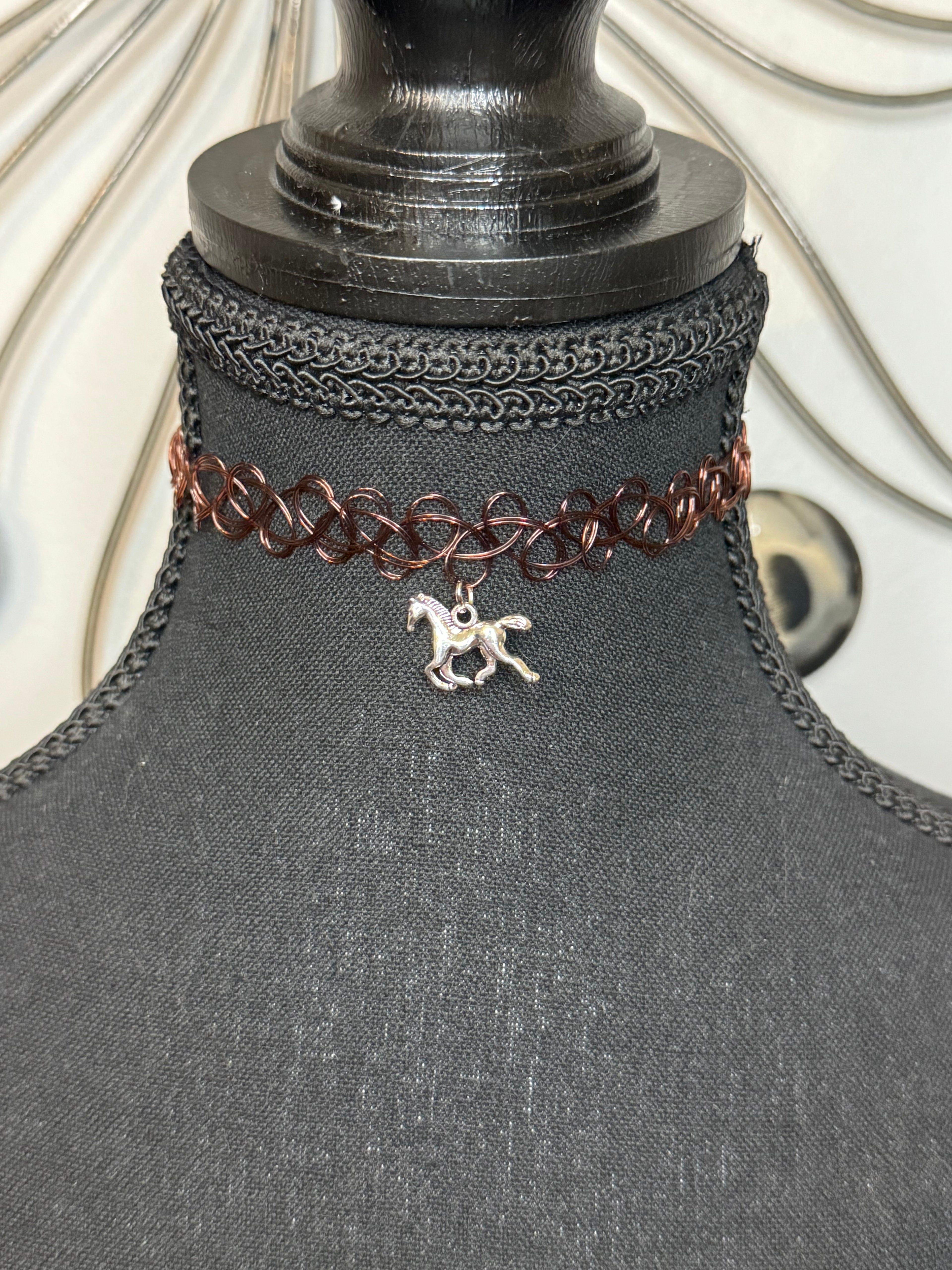 HORSIN AROUND CHOKER