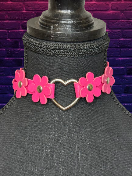 PINK FLOWER HEART CHOKER