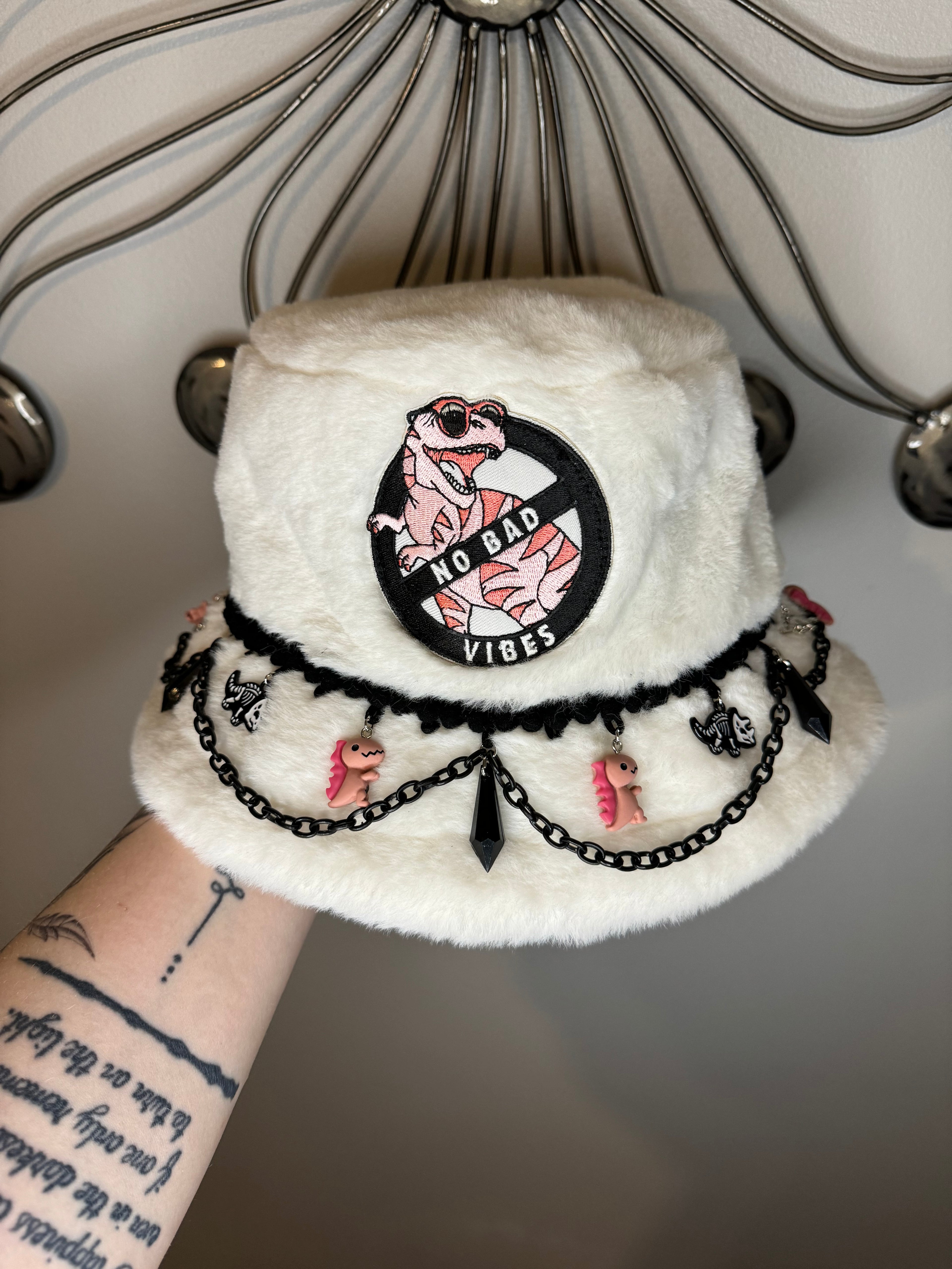 NO BAD VIBES DINO FURRY BUCKET HAT