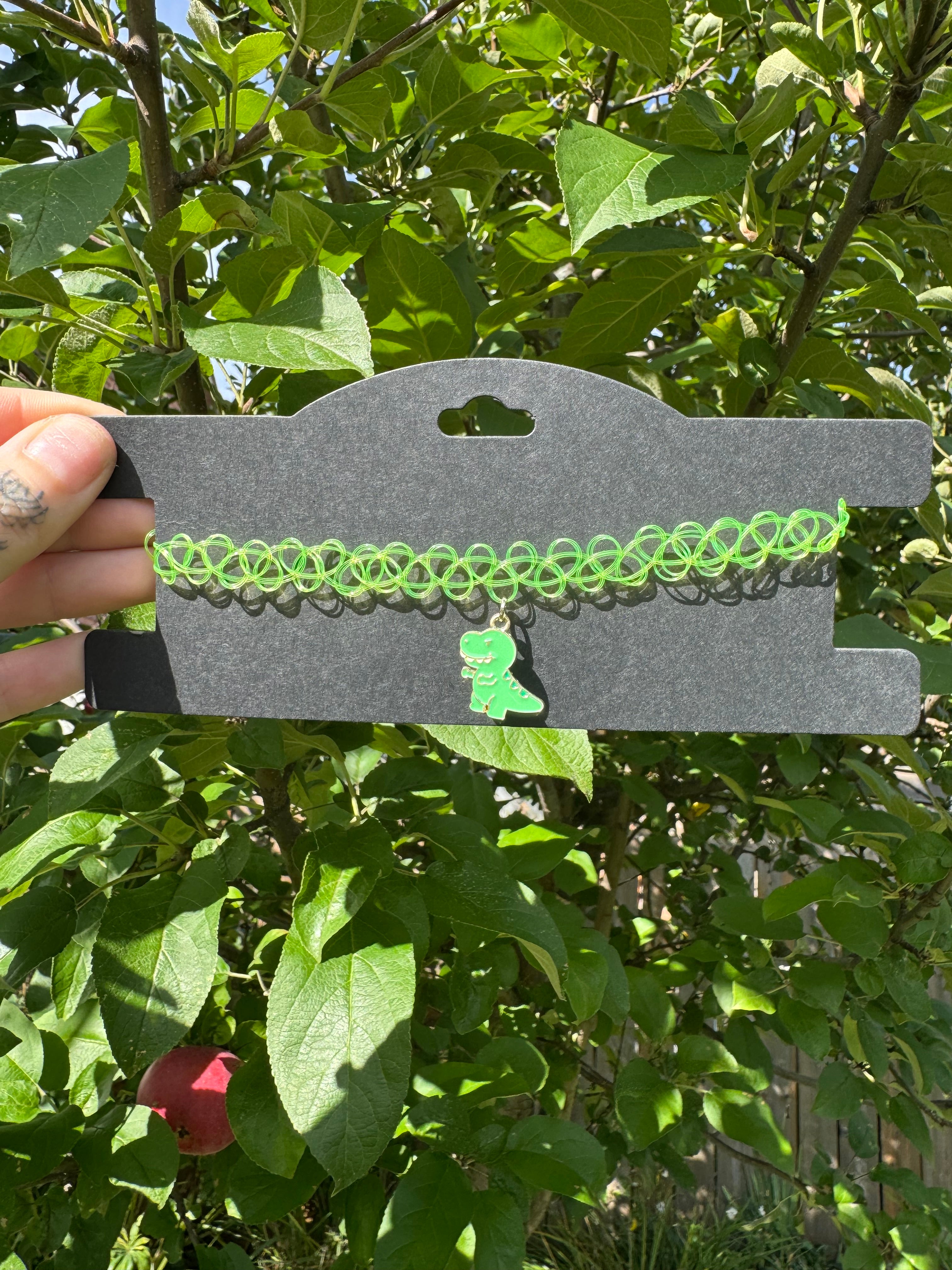 DINOSAUR GREEN CHOKER