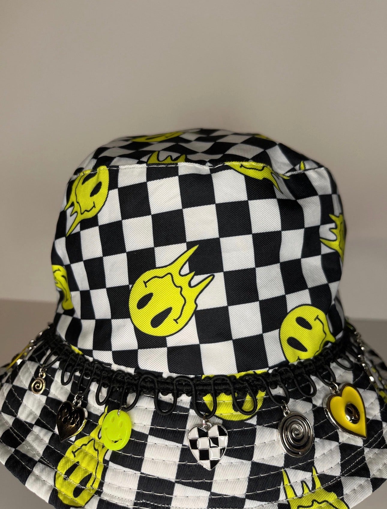 MELTING CHECKERED BUCKET HAT