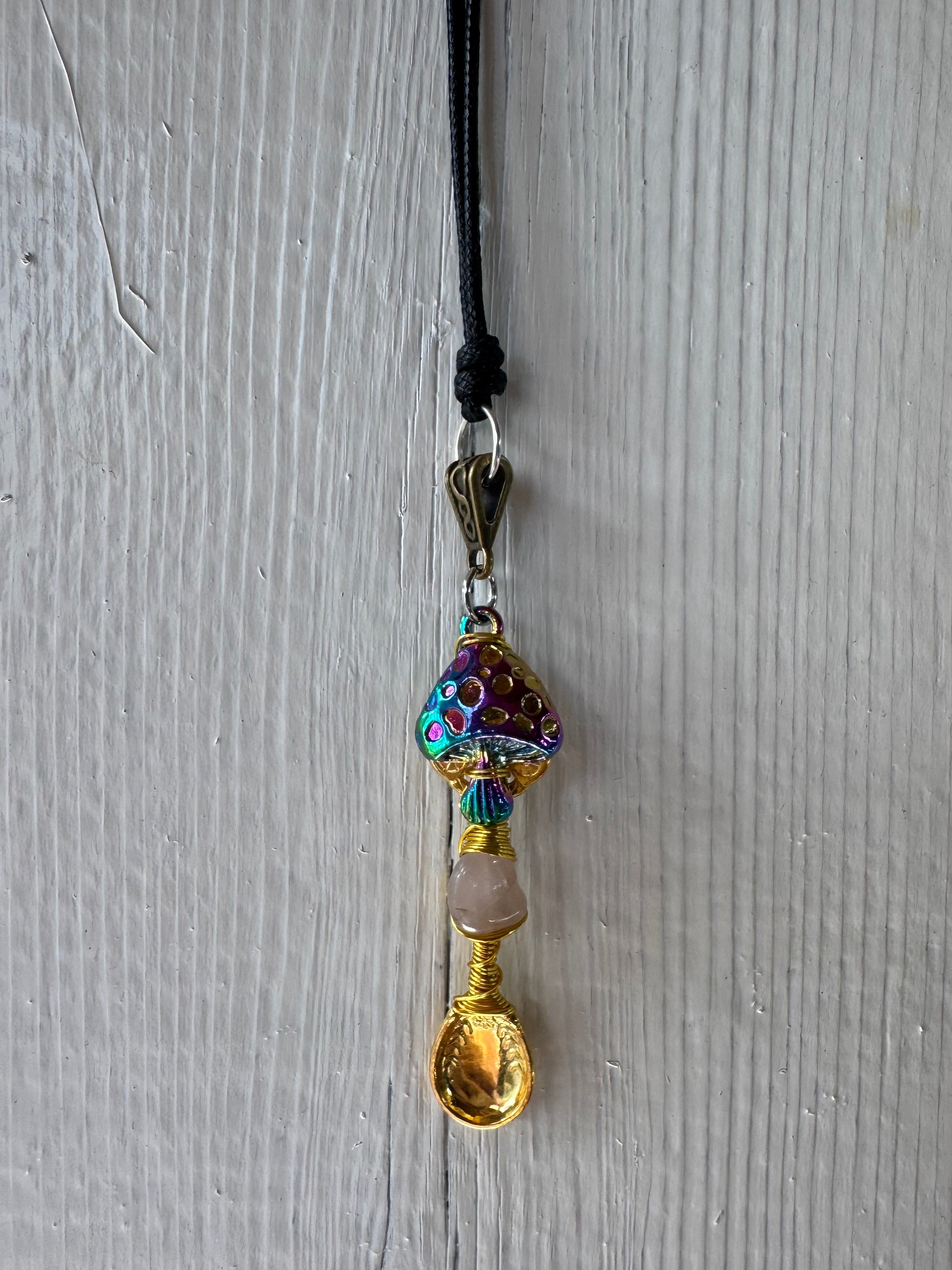 MUSHROOM ROSE QUARTZ NECKLACE