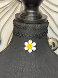 SMILING DAISY CHOKER