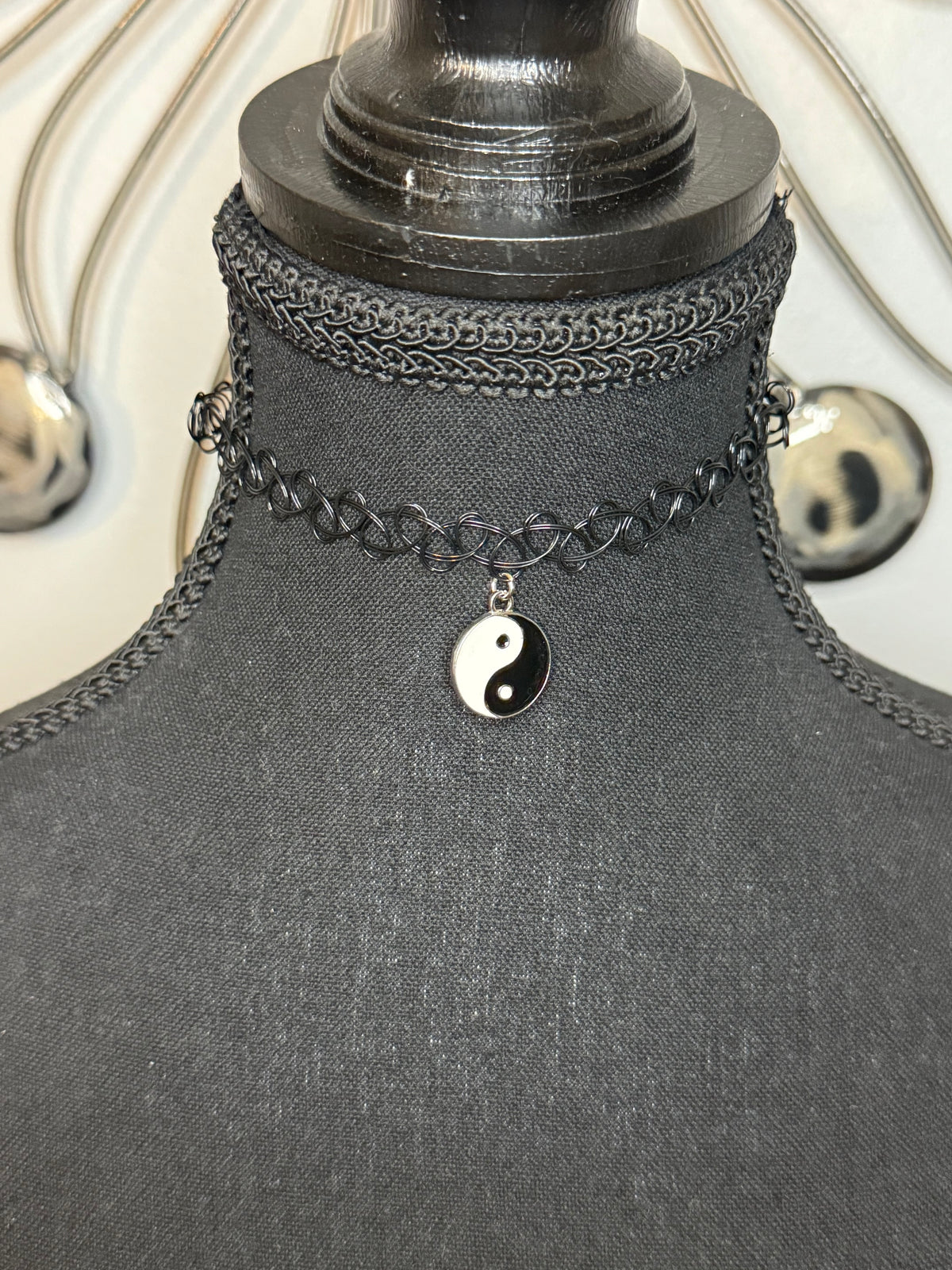 YIN & YANG CHOKER