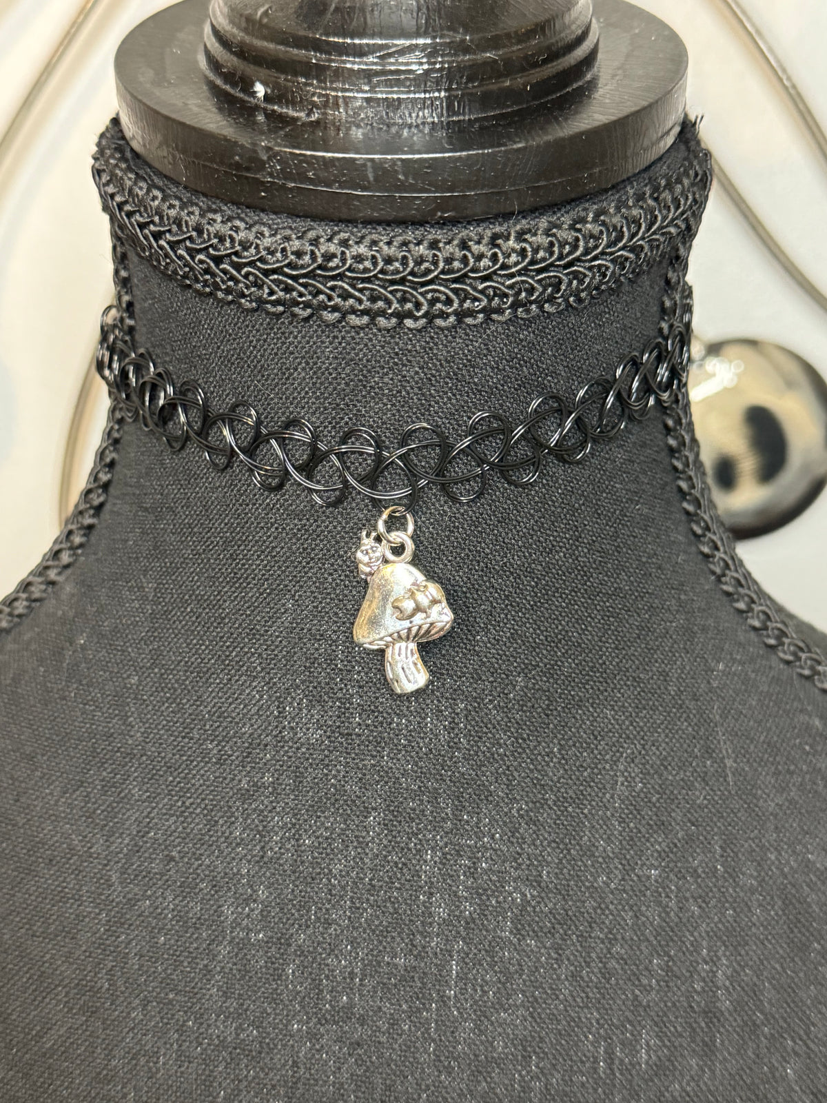 CATERPILLAR MUSHROOM CHOKER