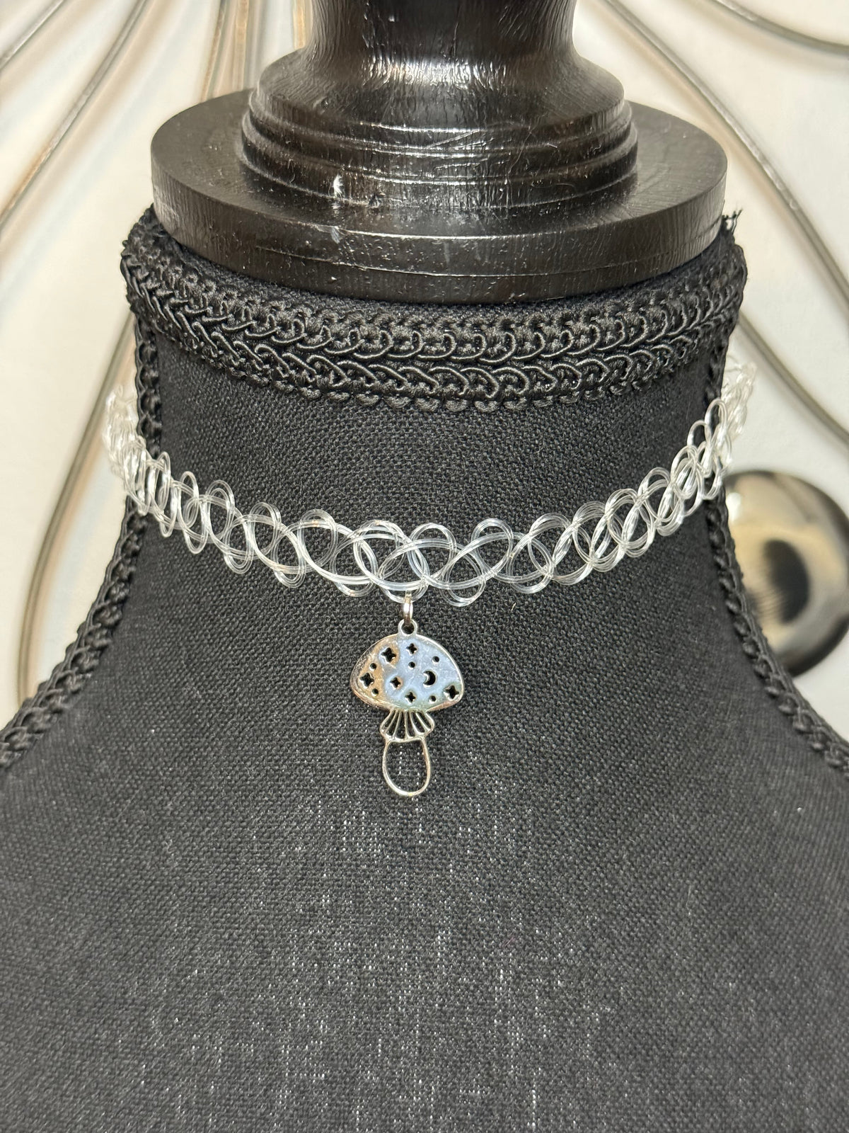 SILVER MUSHROOM CHOKER