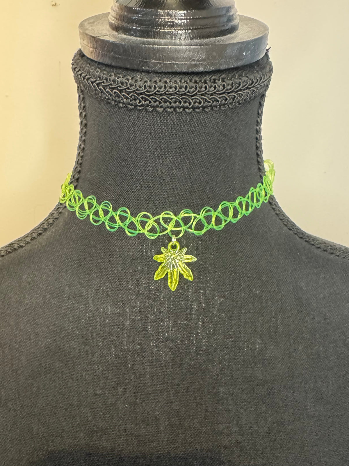 SMOKE UP GREEN CHOKER