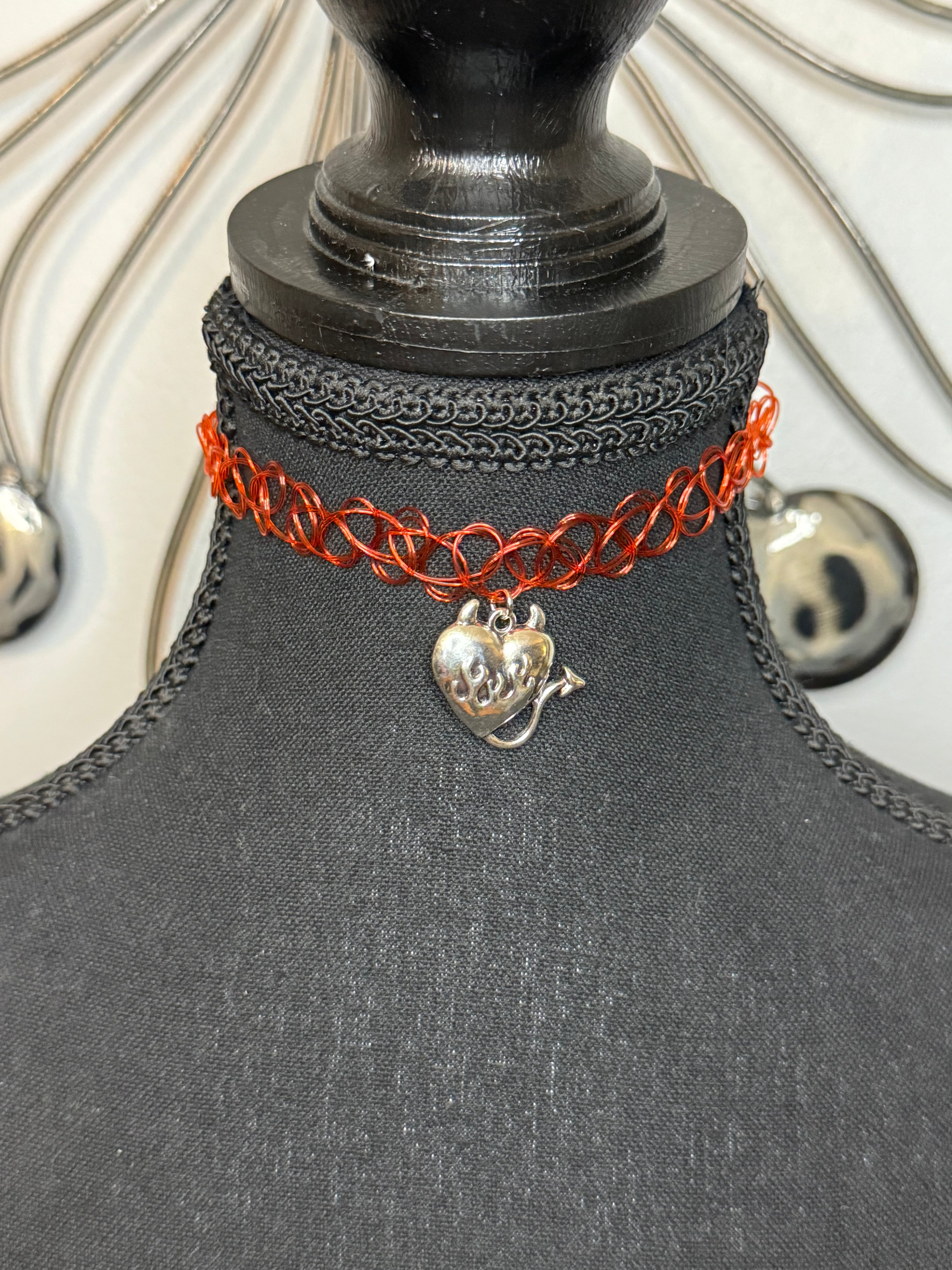 HORNED HEART RED CHOKER