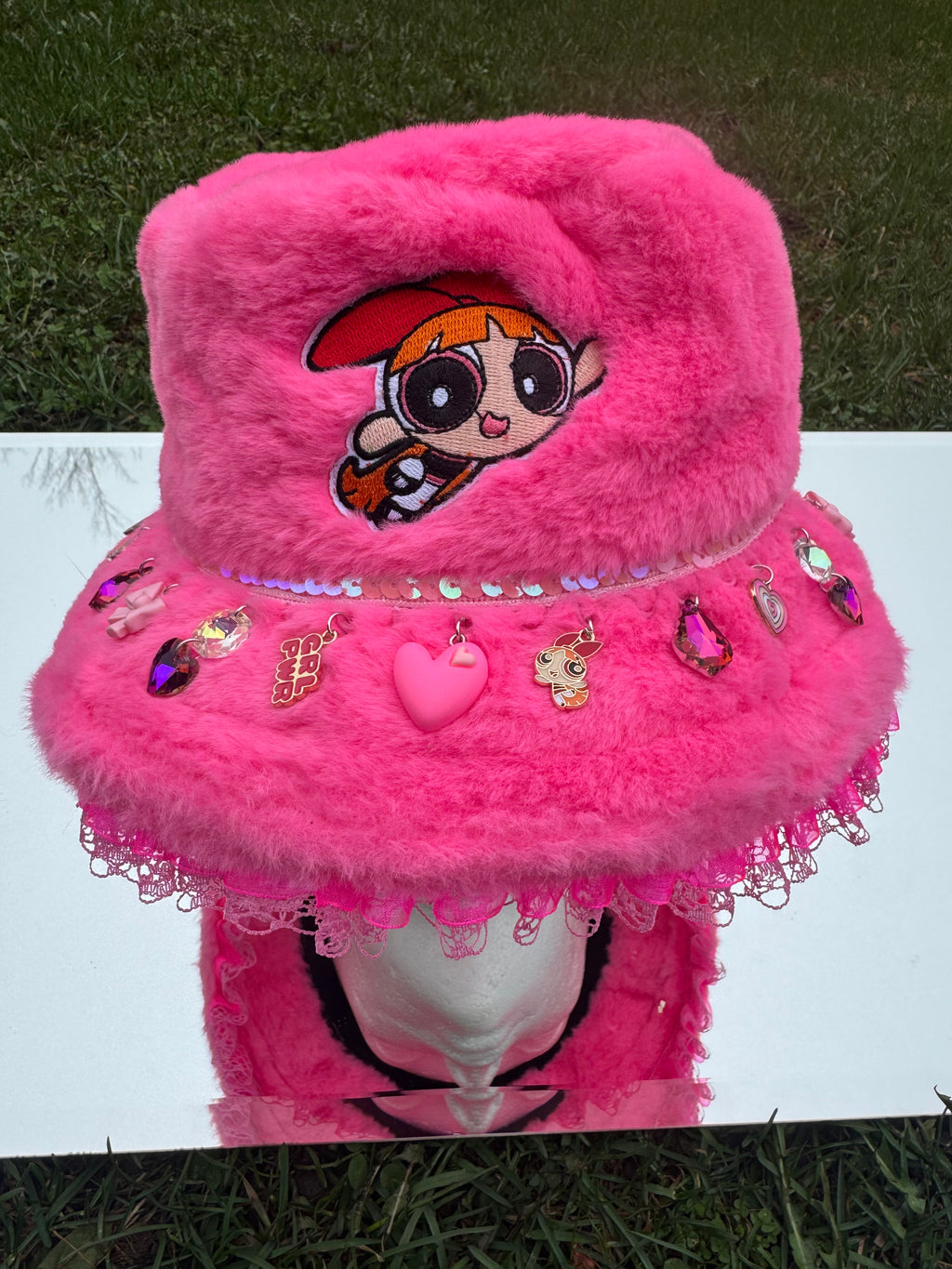 BORN TO BLOSSOM BUCKET HAT