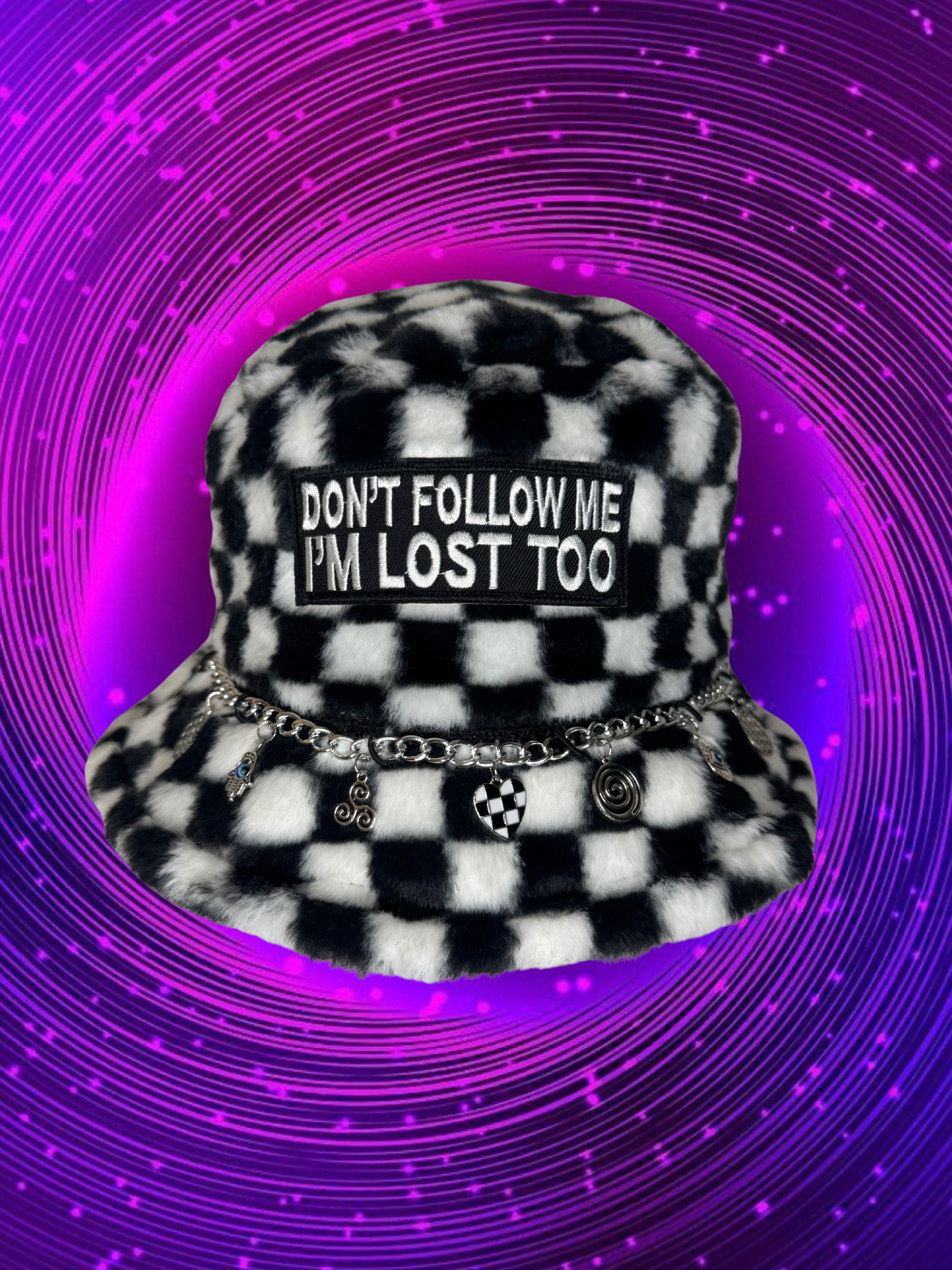 I’M LOST CHECKERED FURRY BUCKET HAT