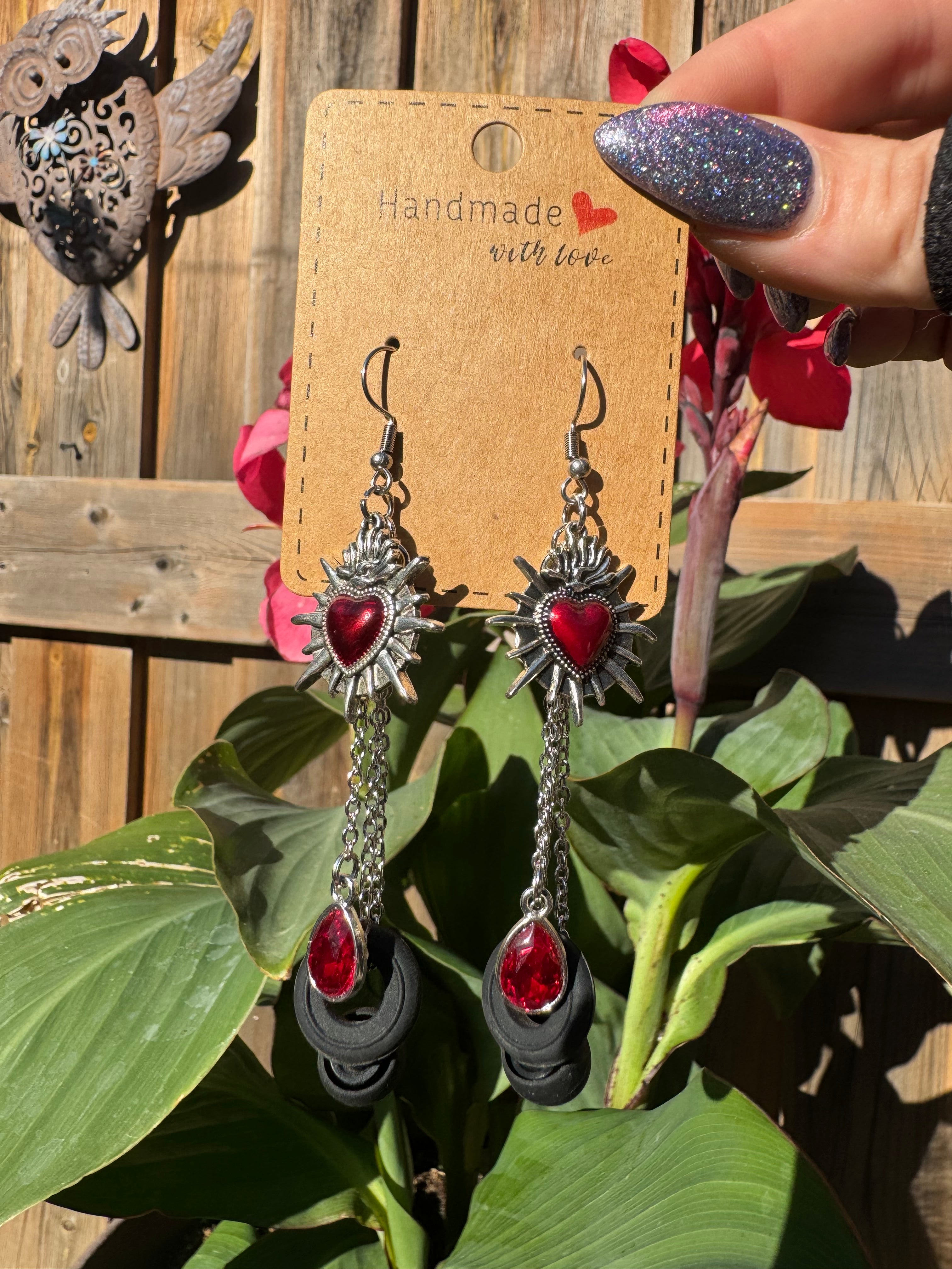 THORN HEART EARPLUG EARRINGS
