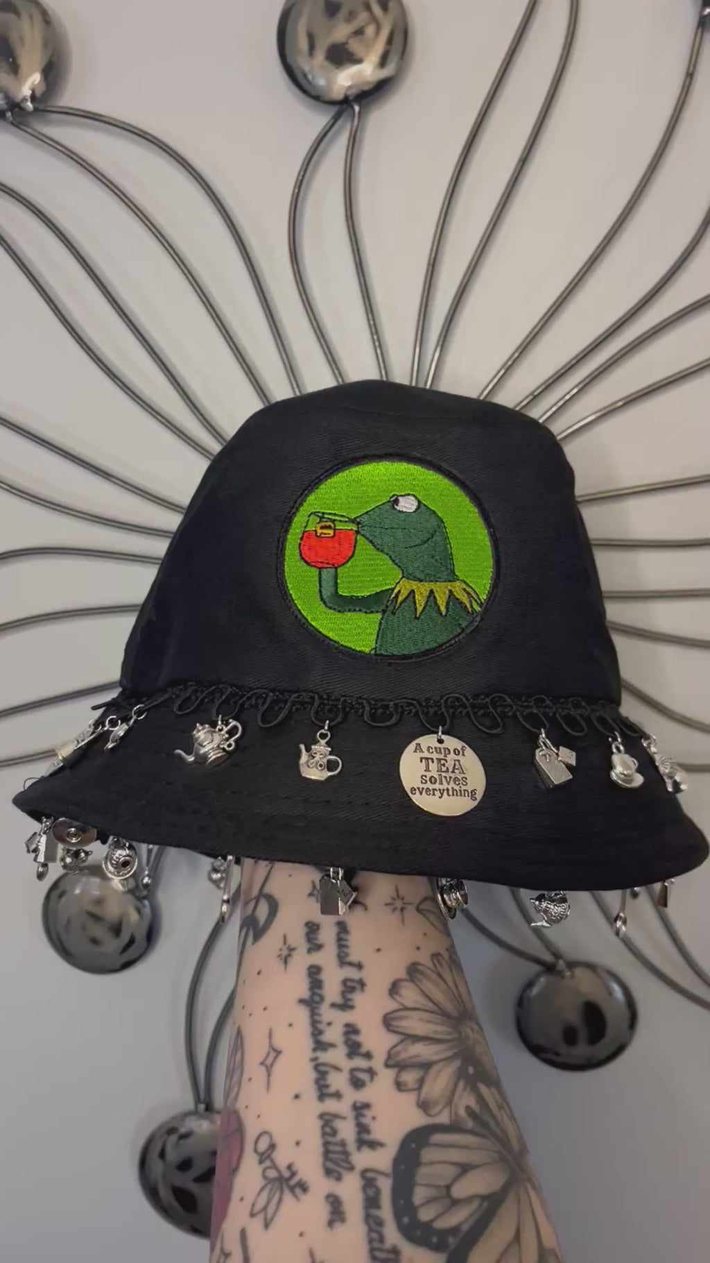 TEA TIME BUCKET HAT