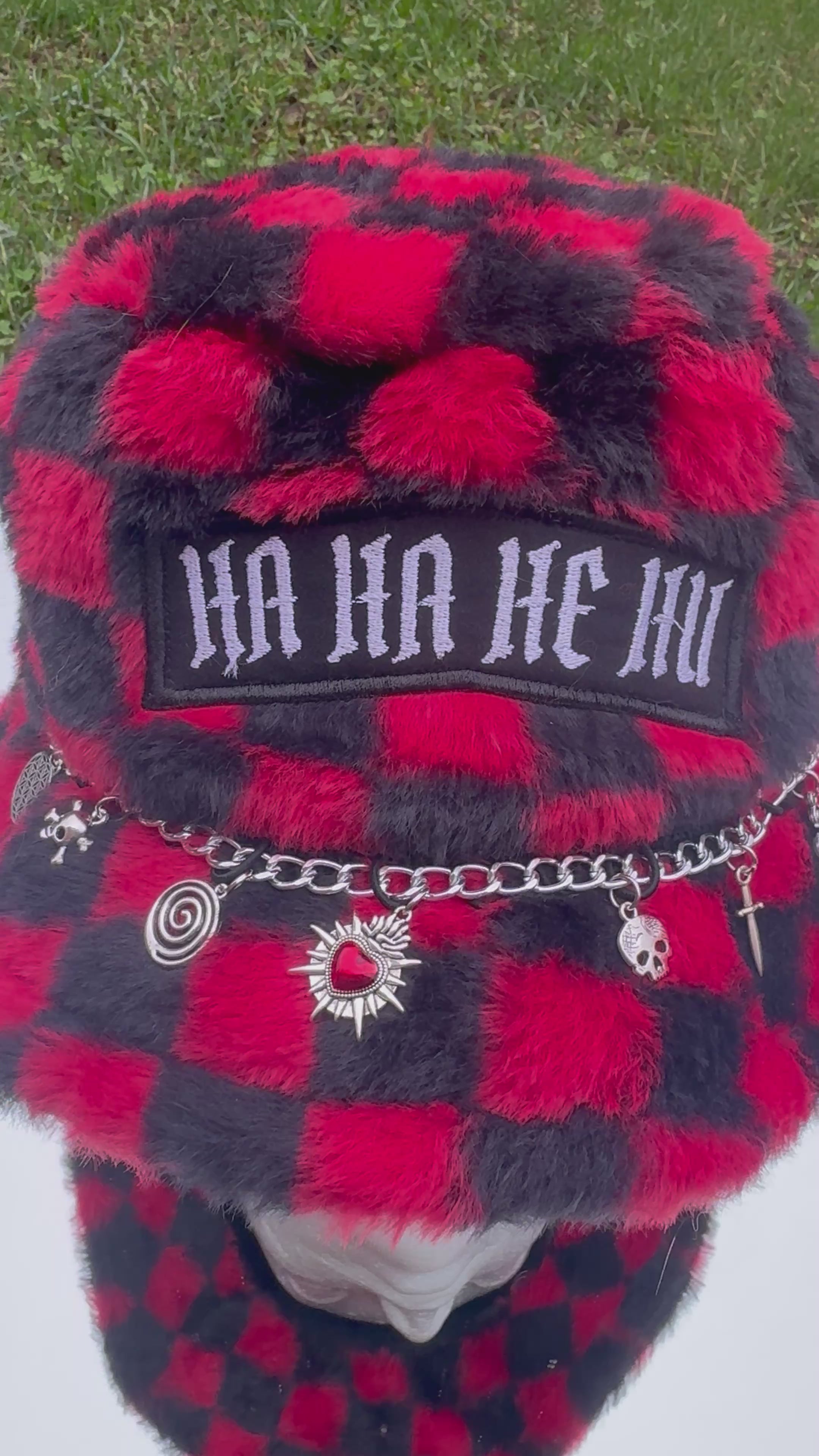 CHECKERED HAHAHEHU BUCKET HAT