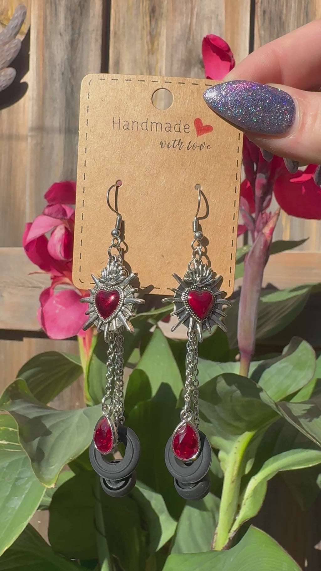 THORN HEART EARPLUG EARRINGS